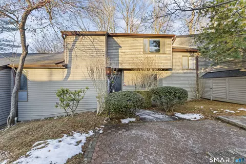 4 Heather Ct #4, Woodbury, CT 06798
