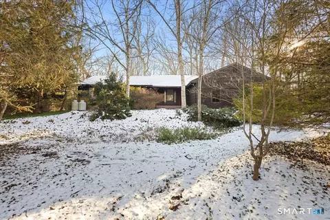 1405 Dunbar Hill Rd, Hamden, CT 06514