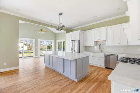 106 C Comstock Hill Ave, Norwalk, CT 06850