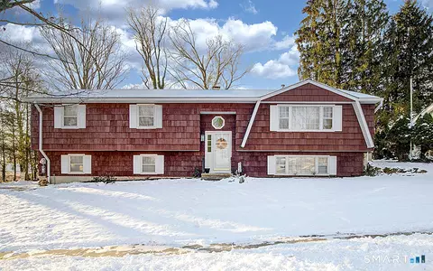 18 Anns Farm Rd, Hamden, CT 06518