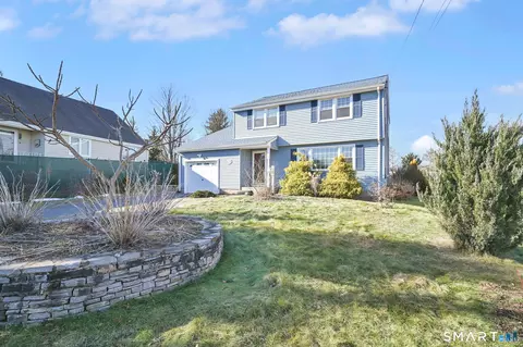 21 Glenn Ln, West Hartford, CT 06110