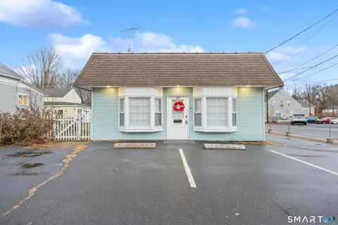 122 Main St, East Windsor, CT 06088