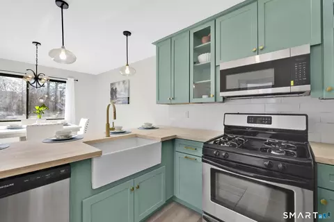 273 Cottonwood Rd #273, Newington, CT 06111