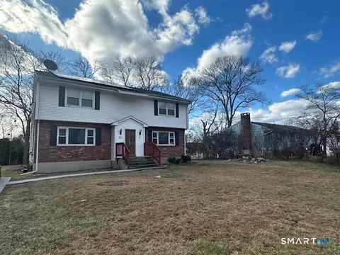 92 Glenstone Rd, Waterbury, CT 06705