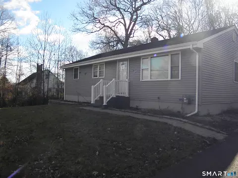 20 Florida Dr, Oakdale, CT 06370