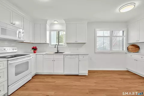 98 Heritage Vlg #A, Southbury, CT 06488