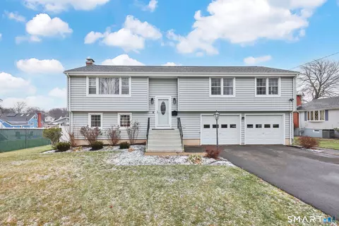 24 Ridge Crest Cir, Wethersfield, CT 06109