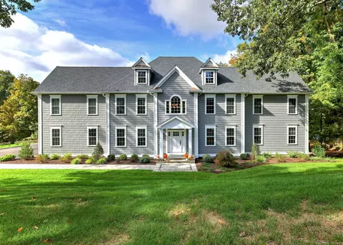 78 Old Tree Farm Ln, Trumbull, CT 06611
