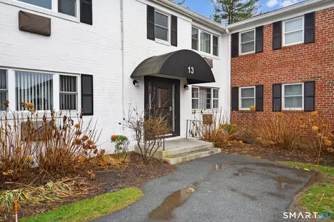 13 Robbins Ln #B, Rocky Hill, CT 06067
