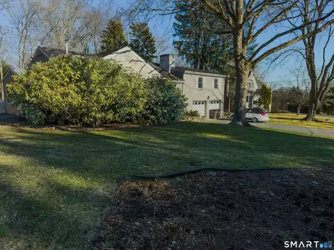 124 Wyndover Ln, Stamford, CT 06902