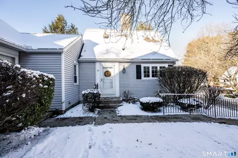 22 Patriots Sq #22, Mansfield, CT 06250