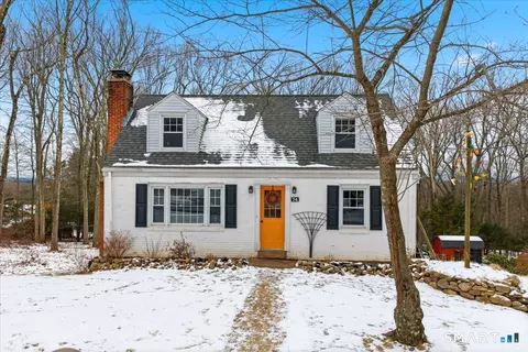 74 Overlook Dr, Manchester, CT 06042