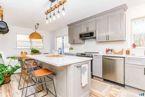 29 Deer Ridge Rd, Stonington, CT 06378