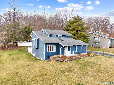 22 Harnish Ln, Wallingford, CT 06492