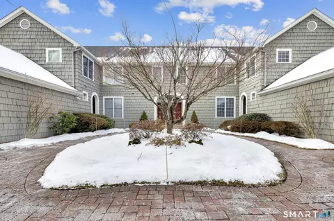 17 Harwich Ln #17, West Hartford, CT 06117