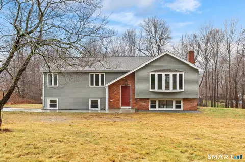 18 Hillcrest Dr, Somers, CT 06071