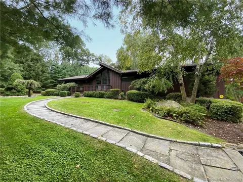 14 Constance Ln, Stamford, CT 06903