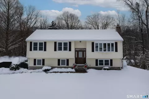 68 Woodhouse Ave, Northford, CT 06472