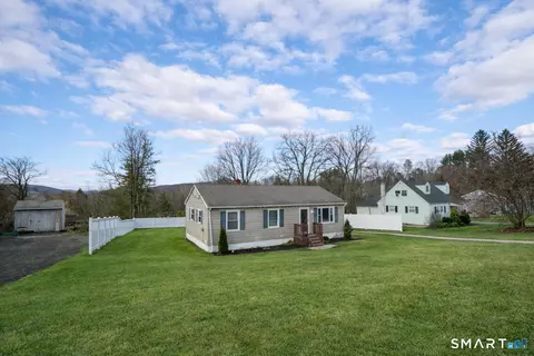 24 Park Ln W, New Milford, CT 06776