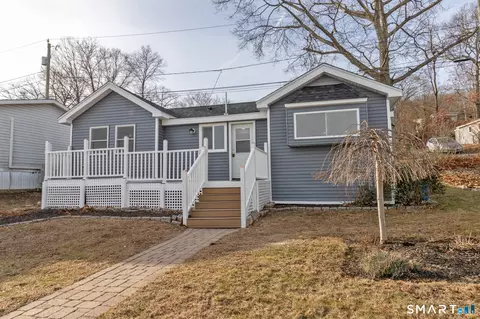 15 Waterview Cir, East Hampton, CT 06424