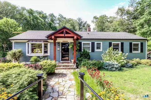 40 Toll House Ln, Fairfield, CT 06825