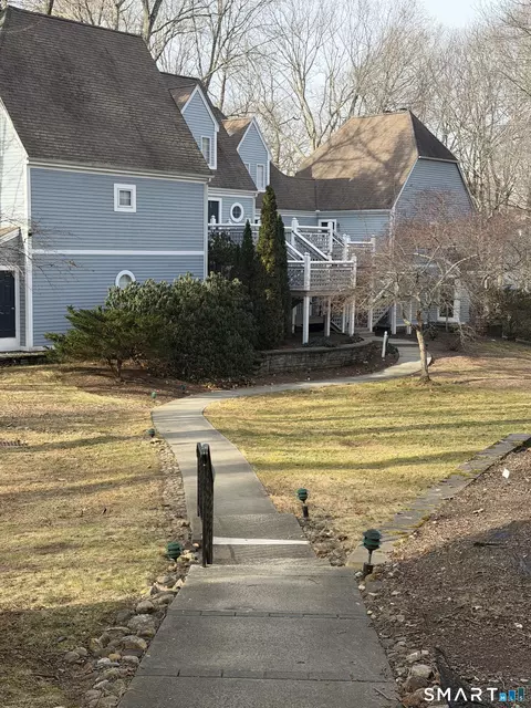 1114 Old Pond Ln #1114, Norwich, CT 06360