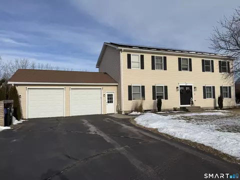 18 Deerfield Dr, Broad Brook, CT 06016