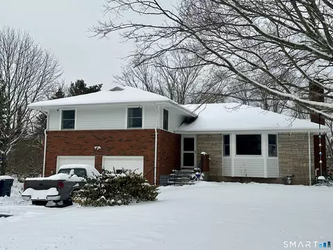 43 Featherbed Ln, Branford, CT 06405