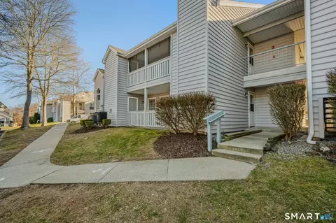 75 Crown Knoll Ct #107, Groton, CT 06340