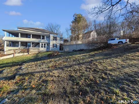 129 Mechanics St, Putnam, CT 06260