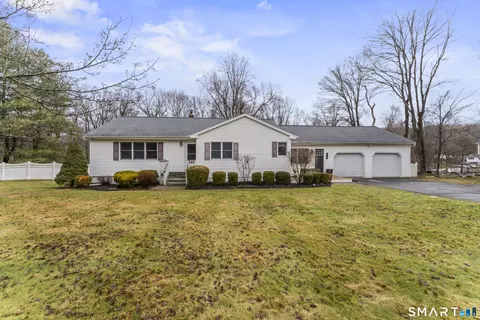 229 Middle River Rd, Danbury, CT 06811