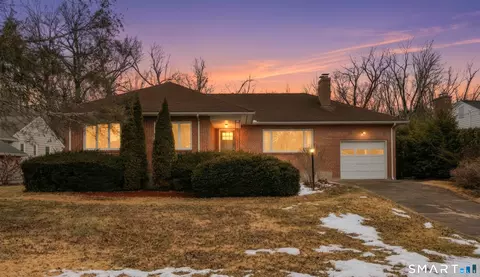 30 Ravenwood Rd, West Hartford, CT 06107