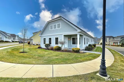 323 Goose Ln #323, Orange, CT 06477