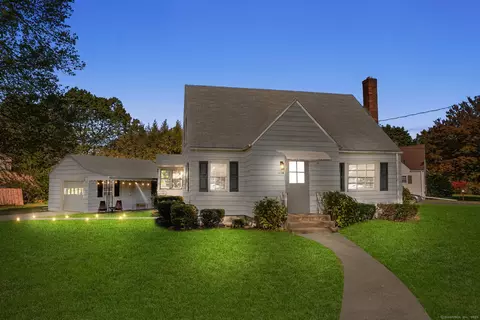 404 Elmwood Dr, Windsor Locks, CT 06096