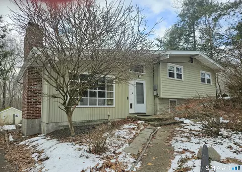 38 Woodland Dr, Uncasville, CT 06382