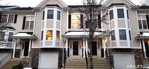 1003 Larson Dr #1003, Danbury, CT 06810