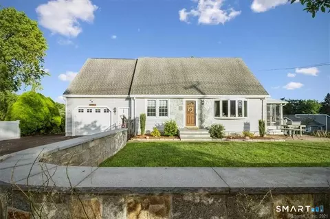 35 Knapps Hwy, Fairfield, CT 06825