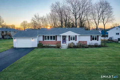 21 Chestnut Rd, Newington, CT 06111