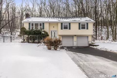 26 Appleblossom Ln, Newtown, CT 06470