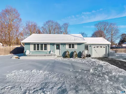 5 Faulkner Dr, Niantic, CT 06357
