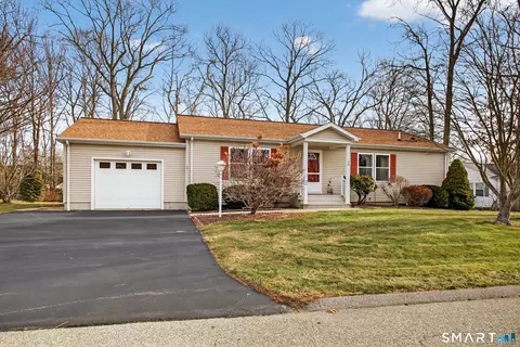 10 Wyndwood Rd, Uncasville, CT 06382
