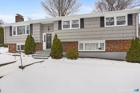 25 Fairchild Rd, Stratford, CT 06614