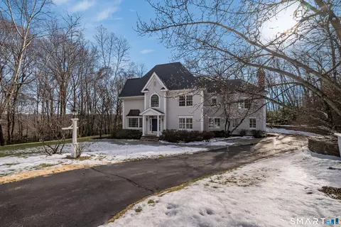 123 Bridgewater Dr, Avon, CT 06001