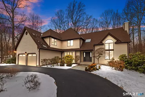 7 Canterbury Ln, Monroe, CT 06468