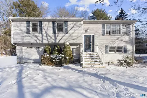 7 Partridge Hollow Rd, Gales Ferry, CT 06335