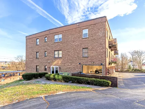50 Long St #5, New Britain, CT 06051