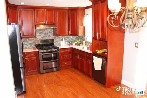 30 Grove Pl, Danbury, CT 06810