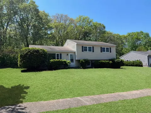 132 Walkley Dr, Southington, CT 06489