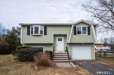 291 Cartpath Dr, Meriden, CT 06450