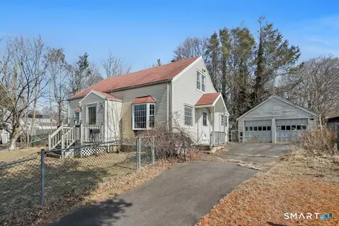 110 Minturn Rd, Bridgeport, CT 06606